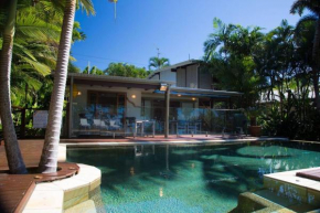 The Beach Cottage - Absolute Beachfront
